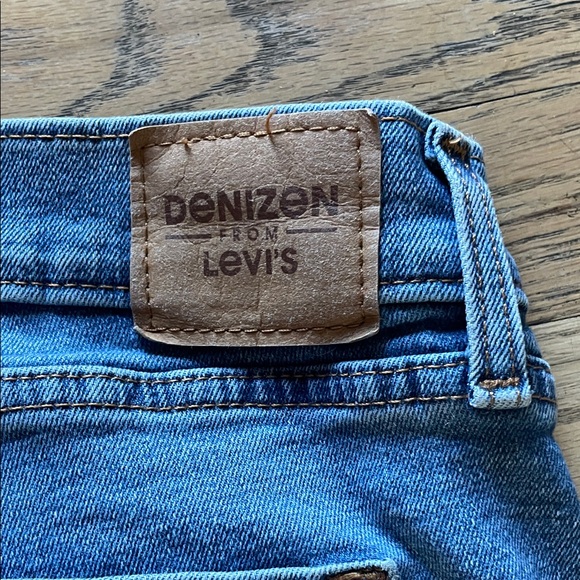 Denizen from Levi's Distressed Blue Boyfriend Jeans - Picture 6 of 6
